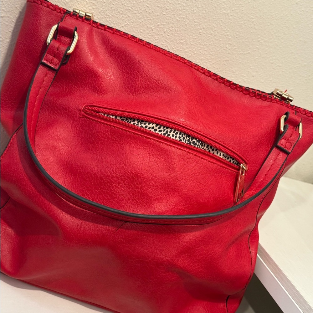 Elegant Red Leather Tote Bag - Picture 2 of 4